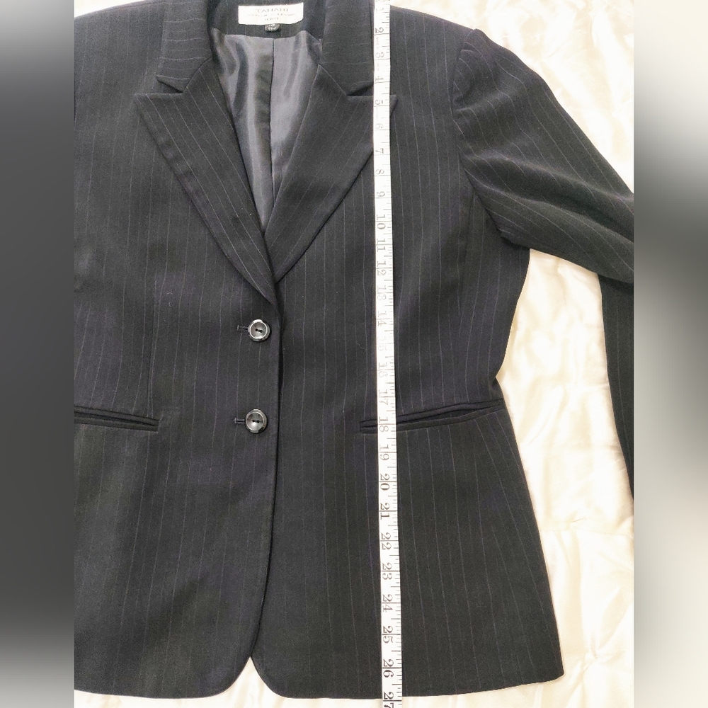 Tahari Pinstriped Blazer. - Picture 4 of 8